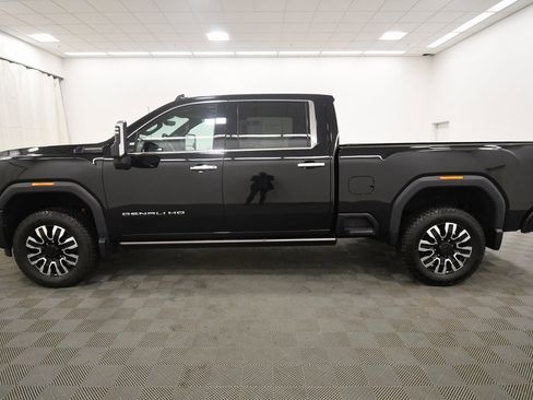 Used 2024 GMC Sierra 2500 Denali Ultimate image 4