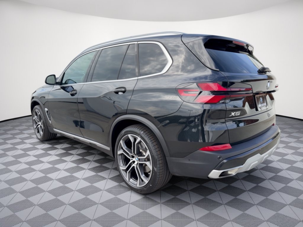 Certified 2024 BMW X5 sDrive40i w/ Premium Package RWD image 3