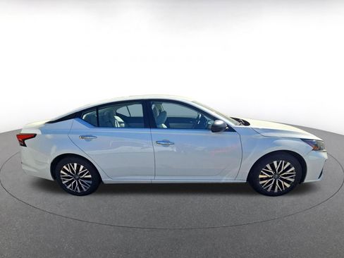 Used 2025 Nissan Altima 2.5 SV image 8