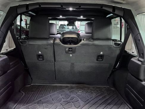 Used 2024 Jeep Wrangler Unlimited Sahara w/ Dual Top Group AWD/4WD image 4