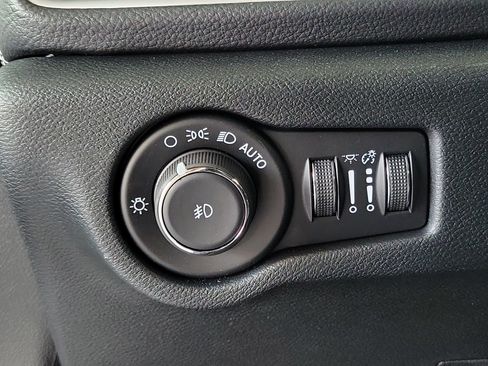 New 2026 Chrysler Pacifica Select FWD image 21