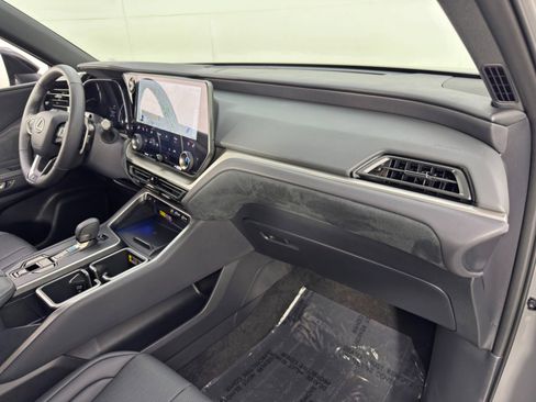 Used 2025 Lexus TX 500h AWD w/ Technology Package image 14