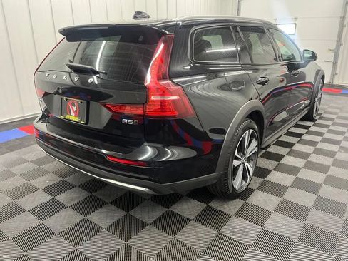 Used 2025 Volvo V60 B5 Cross Country Plus AWD/4WD image 2