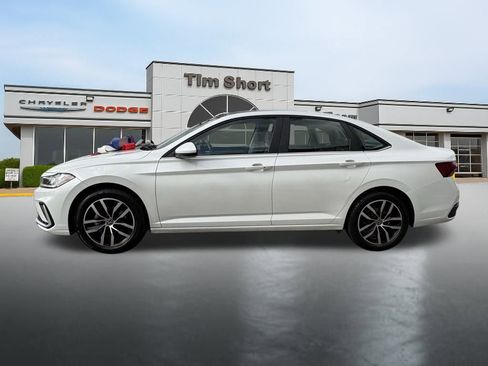 Used 2025 Volkswagen Jetta SE image 2