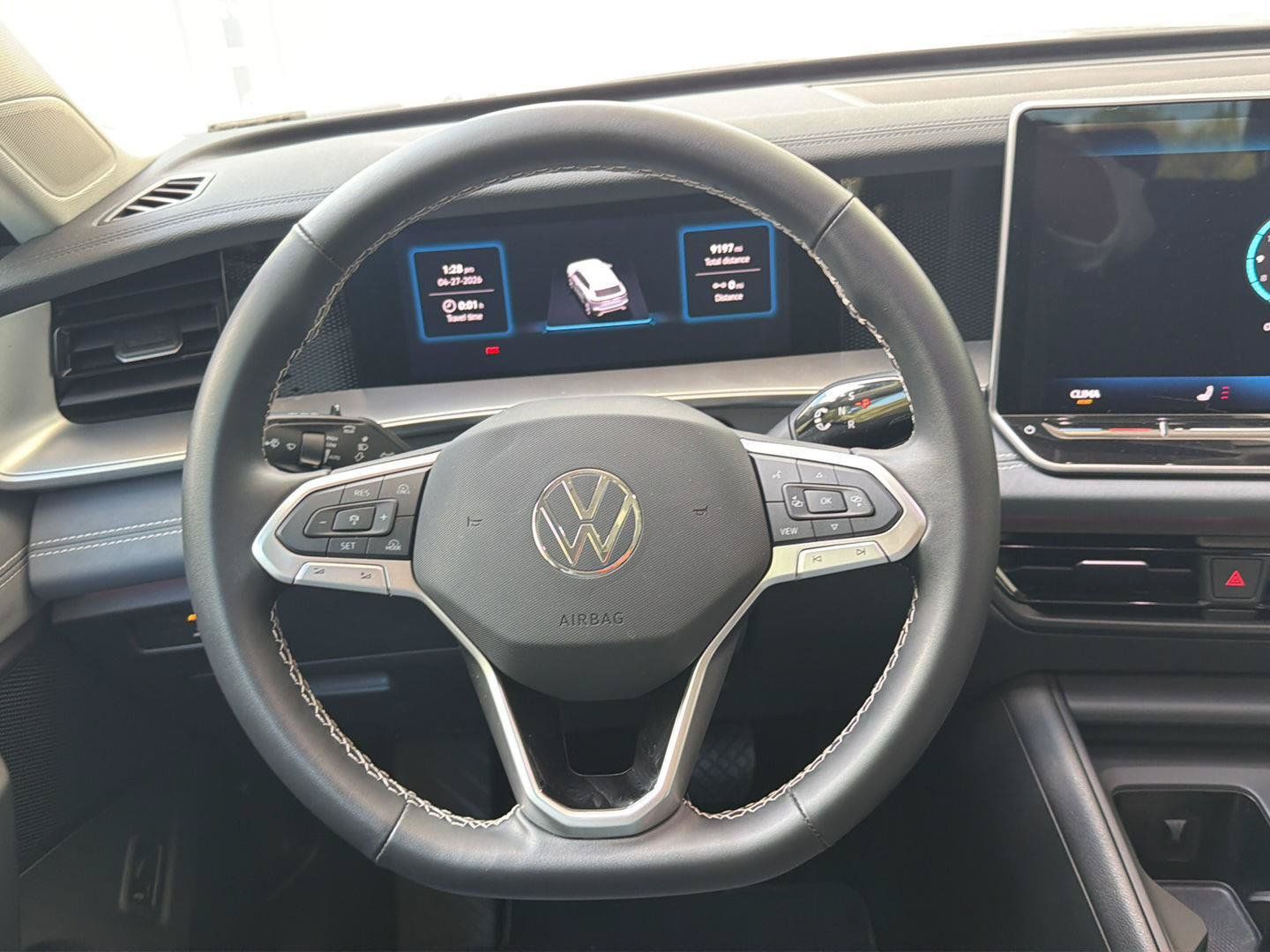 Certified 2025 Volkswagen Tiguan SE w/ Panoramic Sunroof Package AWD/4WD image 18