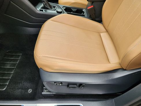 Certified 2024 Volkswagen Tiguan SE R-Line image 11