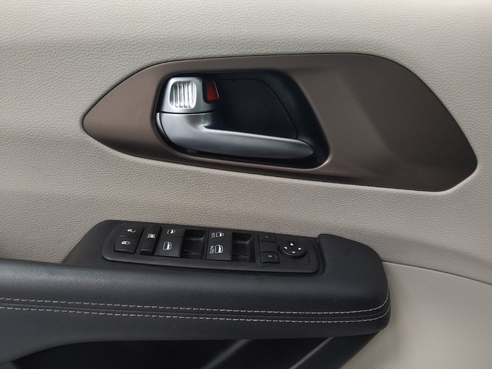 Used 2023 Chrysler Voyager LX FWD image 27