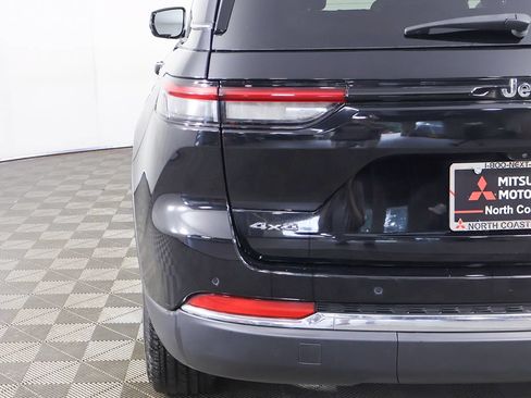 Used 2023 Jeep Grand Cherokee Limited AWD/4WD image 17