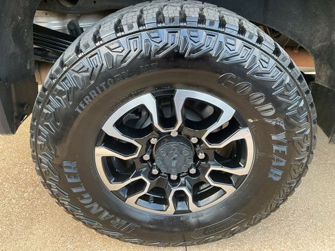 Used 2024 GMC Sierra 2500 AT4 w/ AT4 Premium Plus Package AWD/4WD image 7