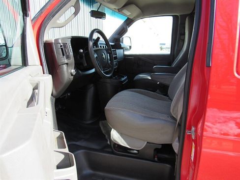 Used 2017 Chevrolet Express 3500 image 14