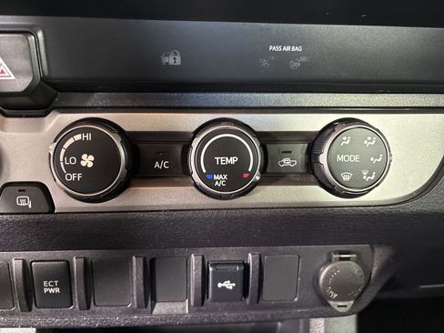 Used 2020 Toyota Tacoma SR image 18