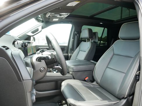 Used 2025 Chevrolet Tahoe Premier AWD/4WD image 35