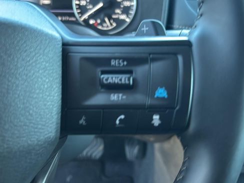 Used 2025 Nissan Rogue SV AWD/4WD image 13