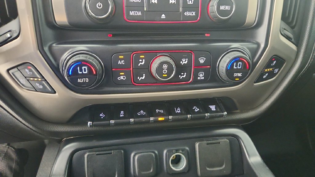 Used 2015 GMC Sierra 2500 Denali w/ Duramax Plus Package AWD/4WD image 22