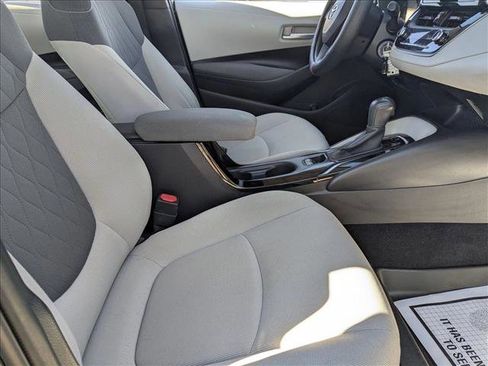 Used 2020 Toyota Corolla LE image 19