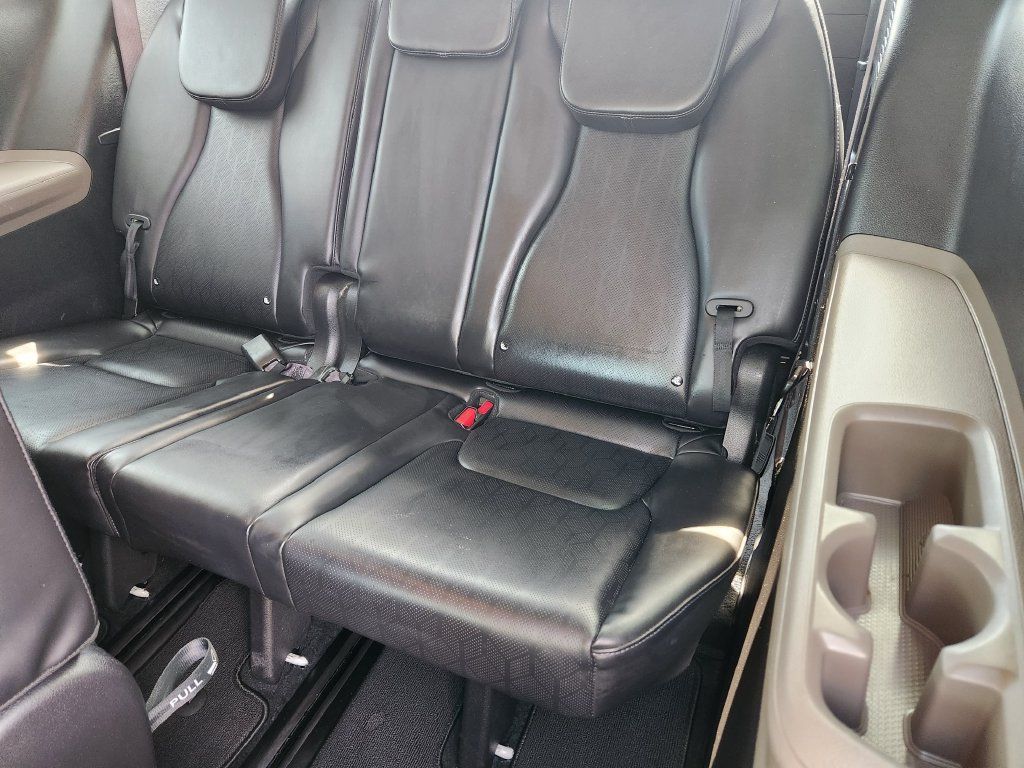 Used 2025 Kia Carnival FWD image 30