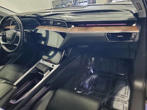 Used 2019 Audi e-tron Prestige w/ Prestige Package AWD/4WD image 14