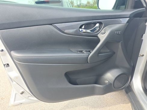 Used 2018 Nissan Rogue SV w/ Premium Package image 14