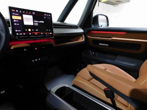 Used 2025 Volkswagen ID. Buzz 1st Edition image 69