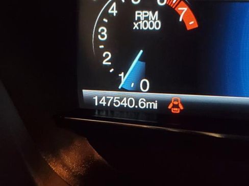 Used 2018 Ford Explorer XLT w/ XLT Technology Feature Bundle AWD/4WD image 20