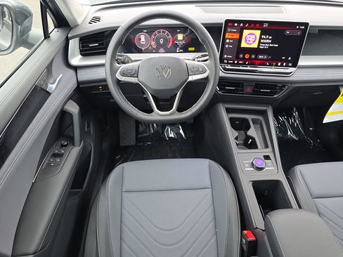 New 2026 Volkswagen Tiguan SE image 11