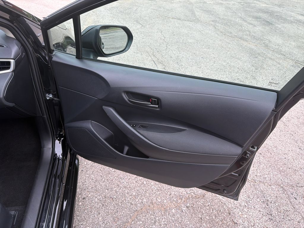 Used 2025 Toyota Corolla LE FWD image 40