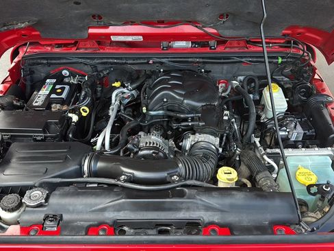 Used 2014 Jeep Wrangler Unlimited Sahara w/ Max Tow Package AWD/4WD image 35