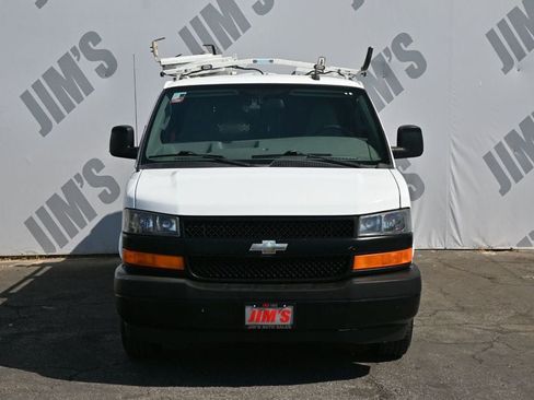 Used 2018 Chevrolet Express 2500 w/ Driver Convenience Package RWD image 2