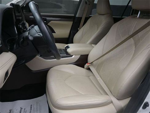 Certified 2021 Toyota Highlander Platinum image 25