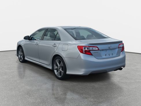 Used 2014 Toyota Camry SE image 7