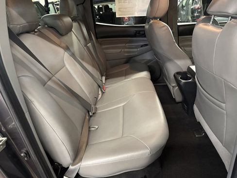 Used 2013 Toyota Tacoma Base image 24