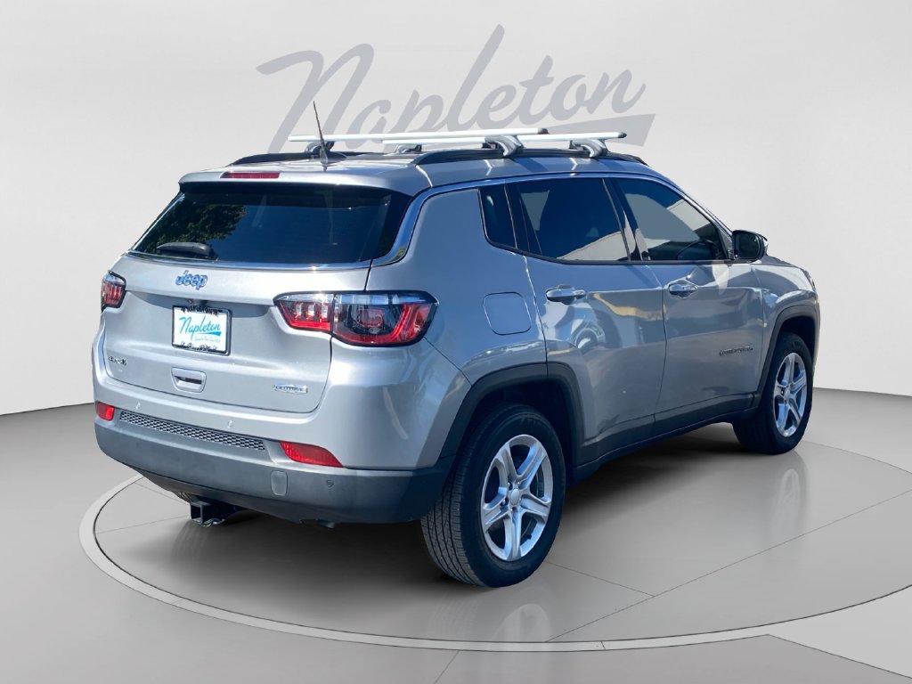 Used 2024 Jeep Compass Latitude w/ Convenience Group AWD/4WD image 6