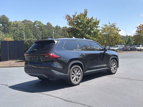 Used 2024 Toyota Grand Highlander FWD image 3