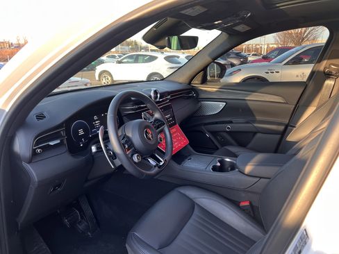 Used 2023 Maserati Grecale Modena image 17