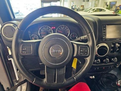 Used 2017 Jeep Wrangler Unlimited Sahara AWD/4WD image 12