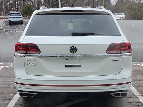 Certified 2022 Volkswagen Atlas SEL R-Line image 30