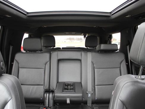 Used 2023 Chevrolet Tahoe LT w/ Luxury Package AWD/4WD image 18