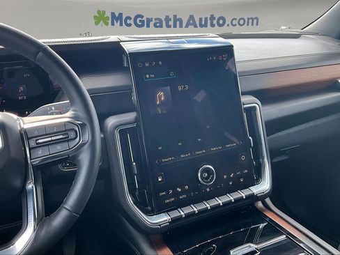 Used 2025 GMC Yukon XL Denali AWD/4WD image 9