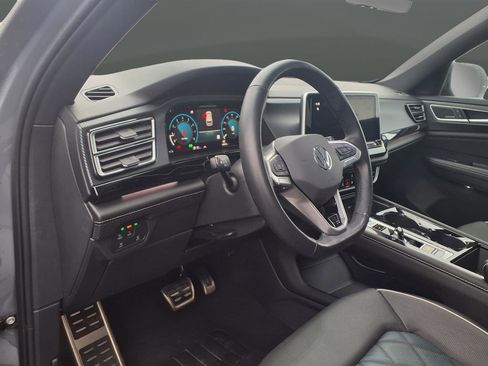 Used 2024 Volkswagen Atlas Cross Sport SEL Premium R-Line image 55