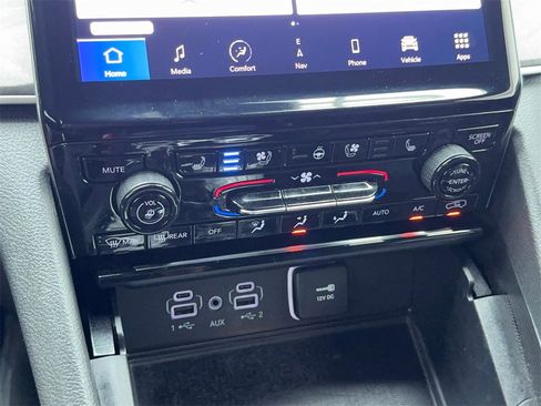 Used 2024 Jeep Grand Cherokee L Limited w/ Luxury Tech Group II image 38