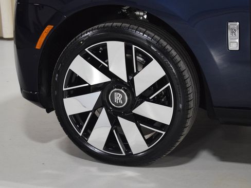 New 2026 Rolls-Royce Cullinan image 14