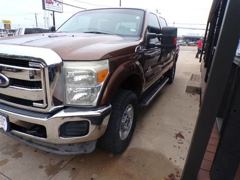 Used 2011 Ford F250 XLT w/ XLT Interior Pkg image 3