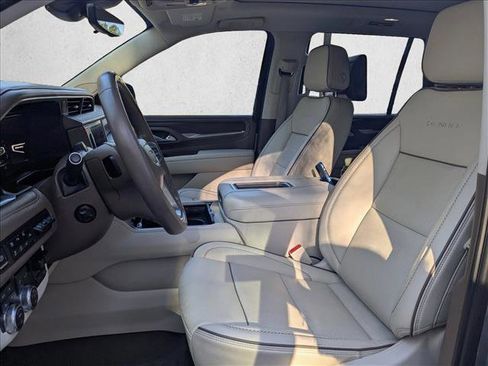 Used 2023 GMC Yukon Denali w/ Denali Reserve Package image 16
