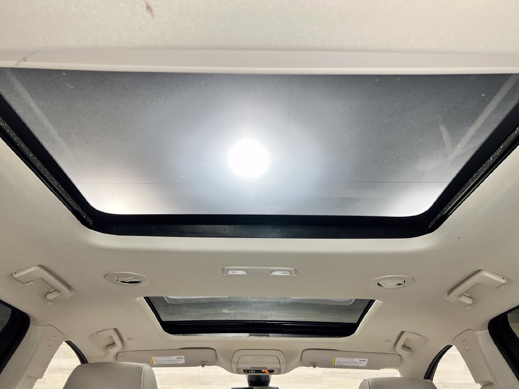 Used 2023 Buick Enclave Avenir w/ Avenir Technology Package AWD/4WD image 27
