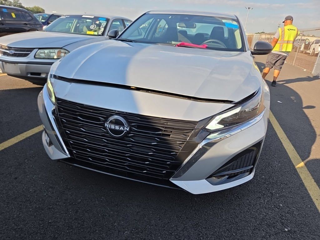 Used 2025 Nissan Altima 2.5 SV AWD/4WD image 4