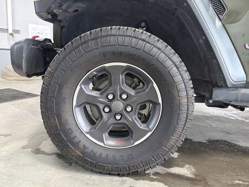 Used 2022 Jeep Gladiator Rubicon w/ Cold Weather Group image 15