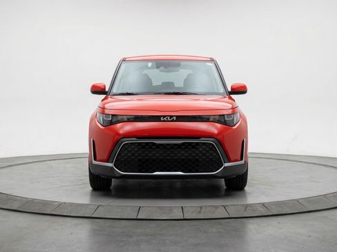 Used 2025 Kia Soul LX w/ LX Technology Package FWD image 2