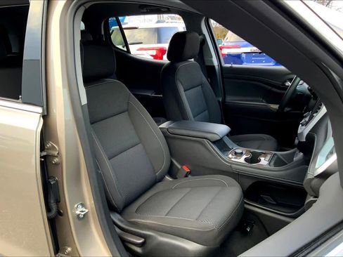 Certified 2023 GMC Acadia SLE w/ Driver Convenience Package image 7