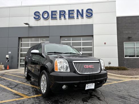 Used 2014 GMC Yukon XL SLT w/ SLT Chrome Package image 1