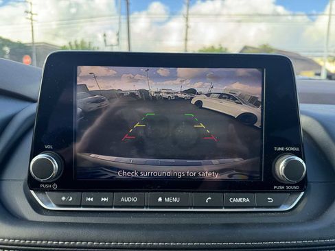 Certified 2022 Nissan Rogue SV image 10